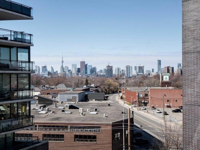 701 - 1201 Dundas St E