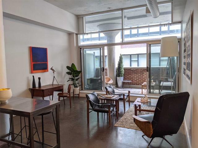 409 - 233 Carlaw Ave