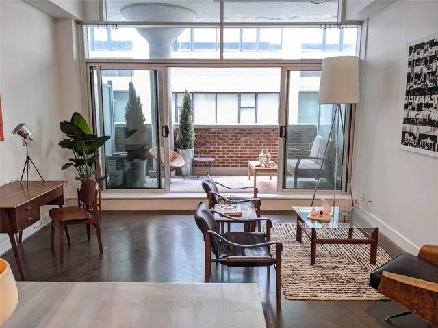 409 - 233 Carlaw Ave