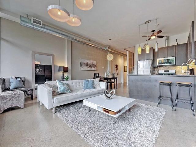 304 - 952 Kingston Rd