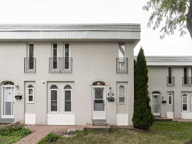 208 - 70 Cass Ave