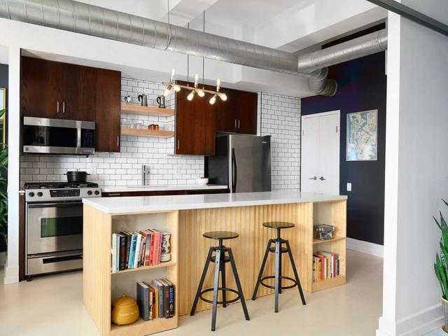 822 - 233 Carlaw Ave