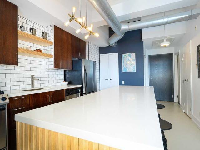 822 - 233 Carlaw Ave