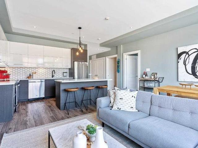 202 - 1003 Queen St E