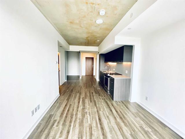 1025 - 30 Baseball Pl