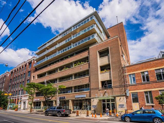 411 - 233 Carlaw Ave