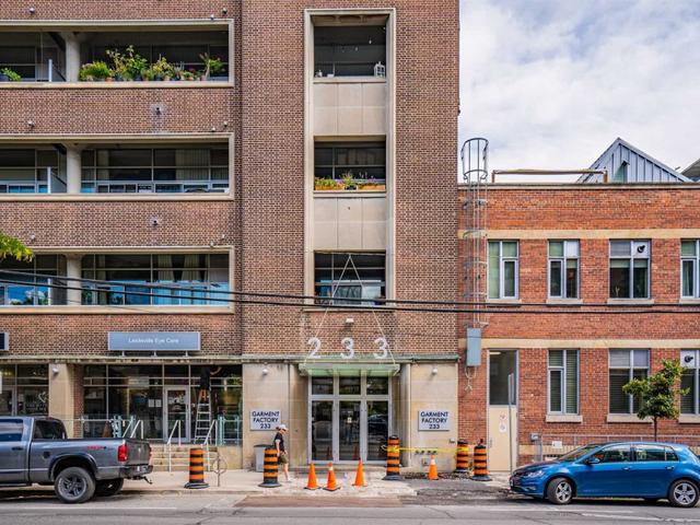 411 - 233 Carlaw Ave