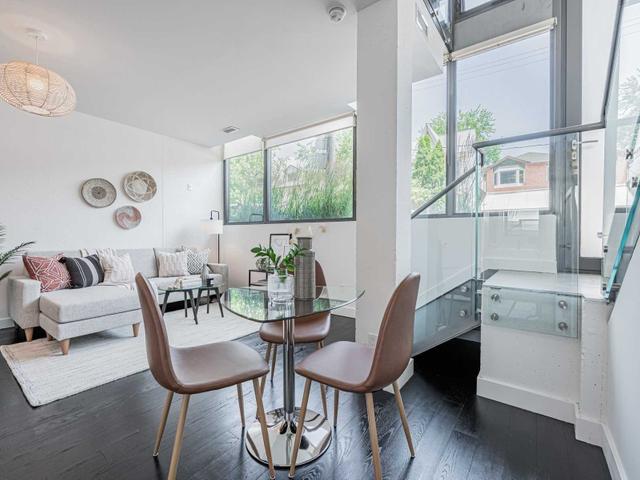 102(Lw) - 90 Broadview Ave