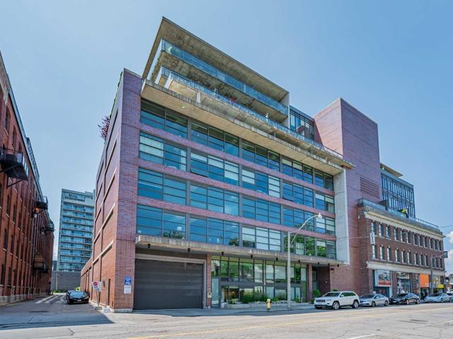 102(Lw) - 90 Broadview Ave