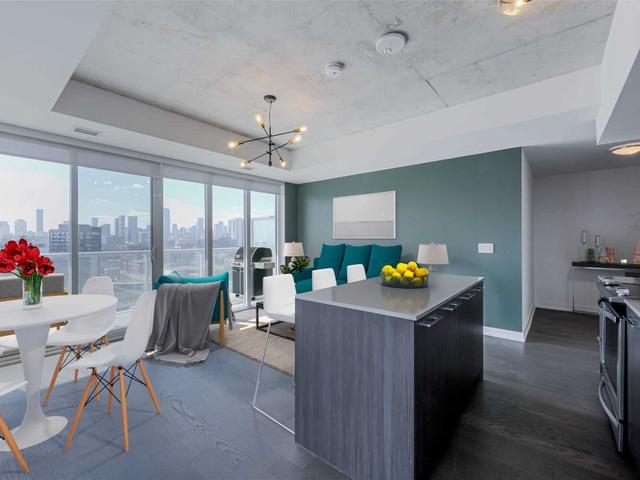 1407 - 15 Baseball Pl