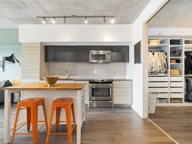 621 - 1190 Dundas St