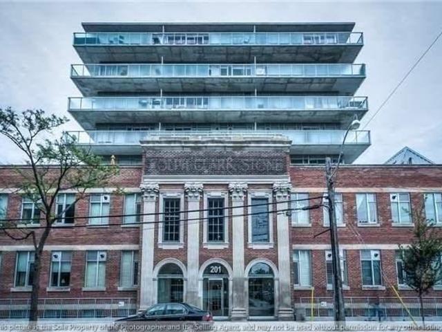 218 - 201 Carlaw Ave