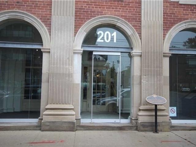 218 - 201 Carlaw Ave