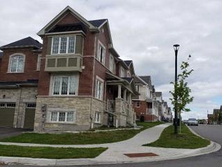 2450 Moonlight Cres