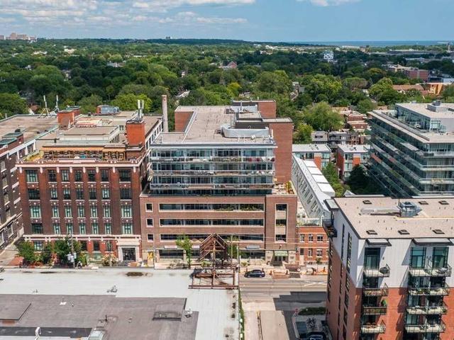 521 - 233 Carlaw Ave