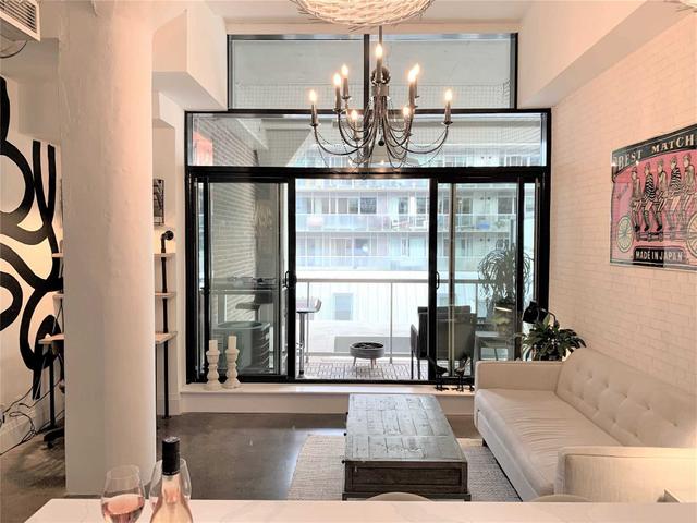 419 - 233 Carlaw Ave