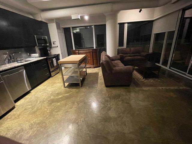 412 - 201 Carlaw Ave