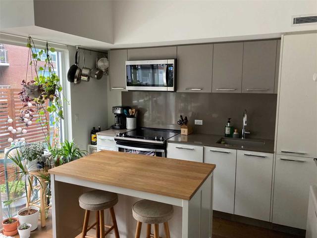 512 - 15 Baseball Pl