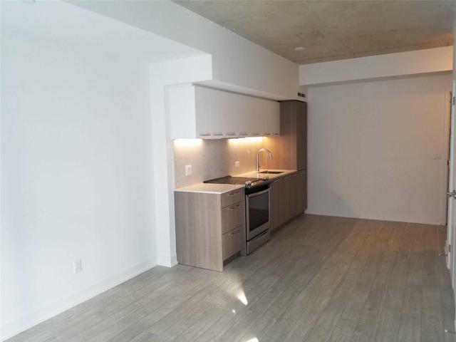 906 - 30 Baseball Pl