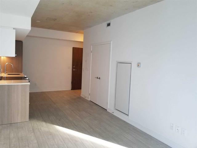 906 - 30 Baseball Pl