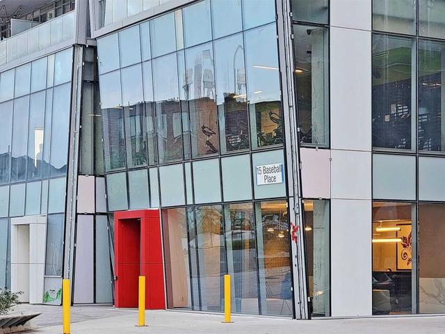 802 - 15 Baseball Pl