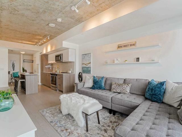 1210 - 15 Baseball Pl