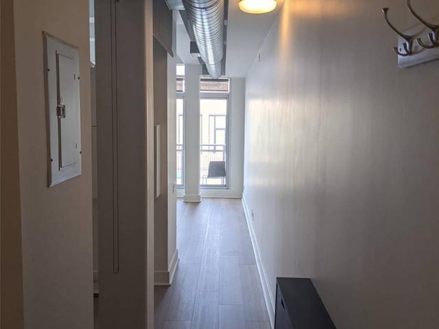 811 - 233 Carlaw Ave