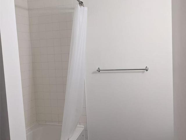 811 - 233 Carlaw Ave