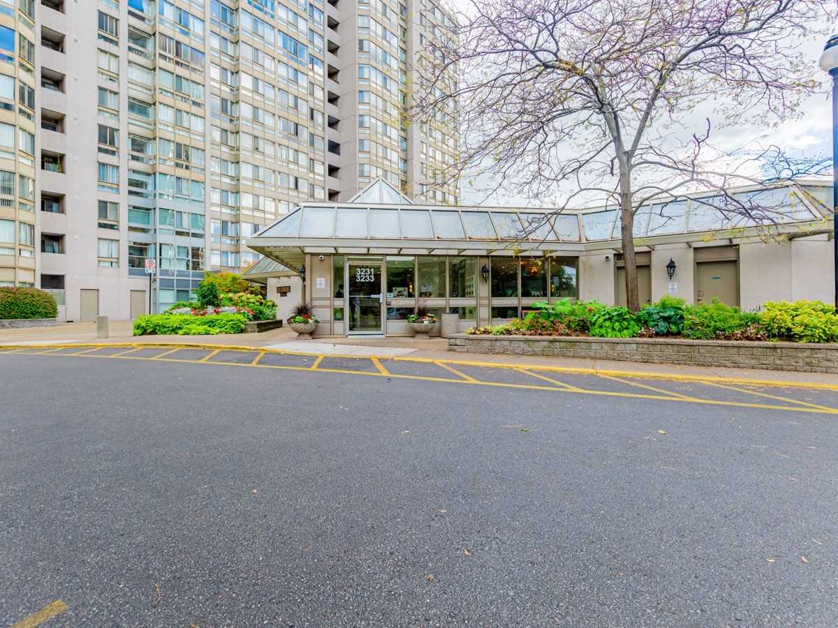 206 3233 Eglinton Ave E, Scarborough