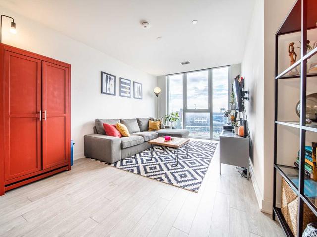 907 - 15 Baseball Pl