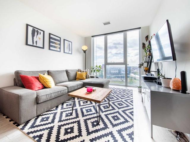 907 - 15 Baseball Pl