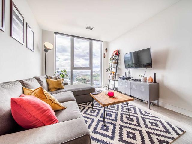 907 - 15 Baseball Pl