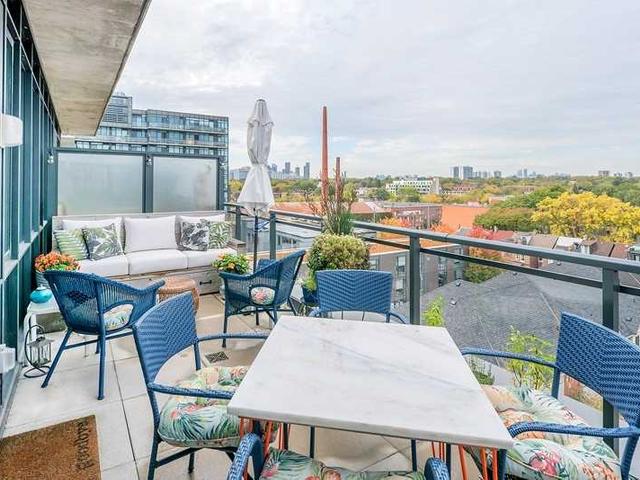 801 - 1238 Dundas St E