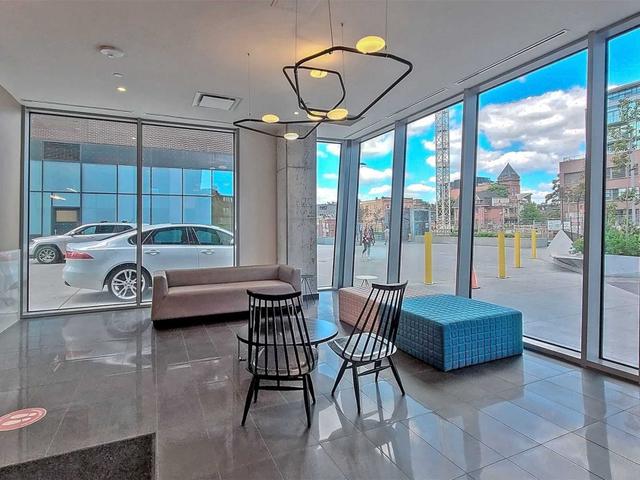 405 - 15 Baseball Pl