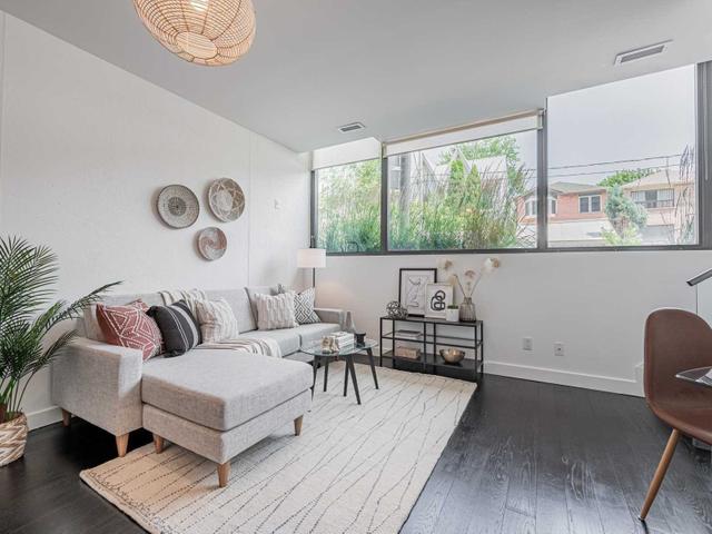 102-Lw2 - 90 Broadview Ave