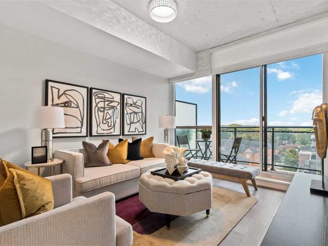 827 - 1190 Dundas St E