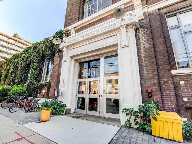 003 - 245 Carlaw Ave