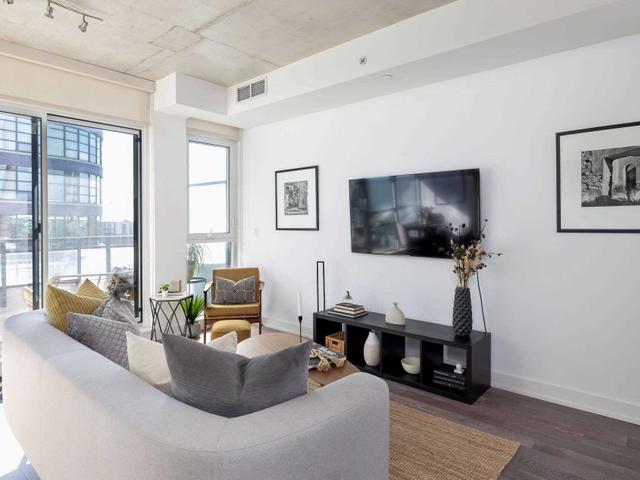 717 - 1190 Dundas St E