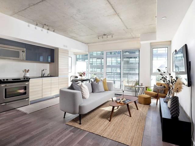 717 - 1190 Dundas St E