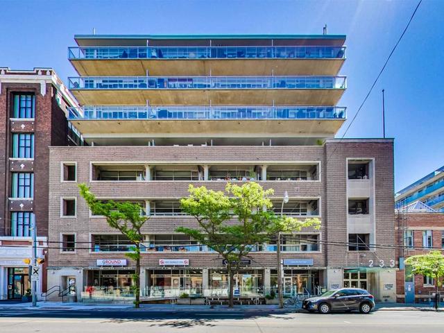 822 - 233 Carlaw Ave