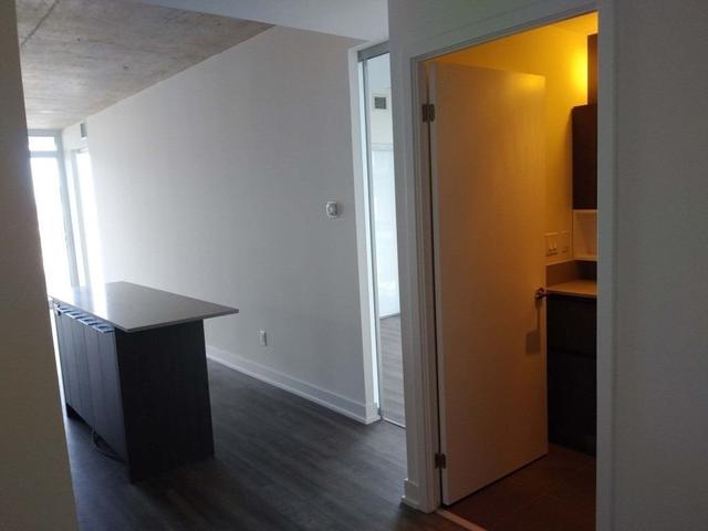 1110 - 15 Baseball Pl