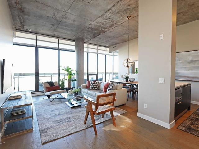 PH 911 - 90 Broadview Ave