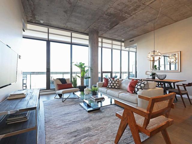 PH 911 - 90 Broadview Ave