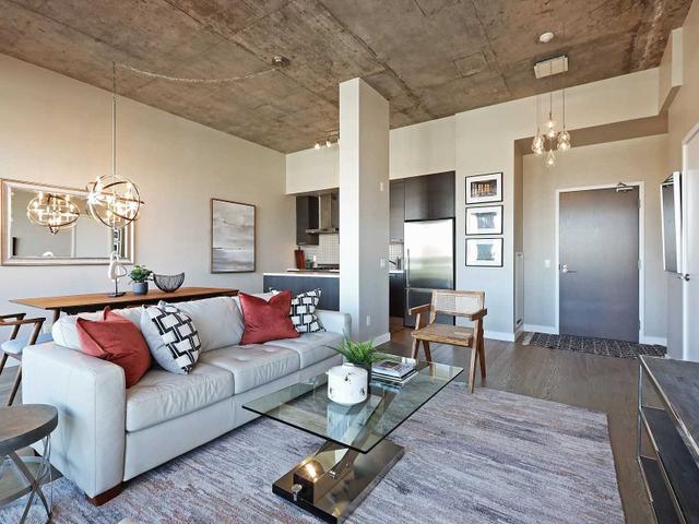 PH 911 - 90 Broadview Ave