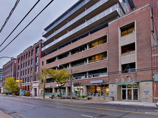 401 - 233 Carlaw Ave