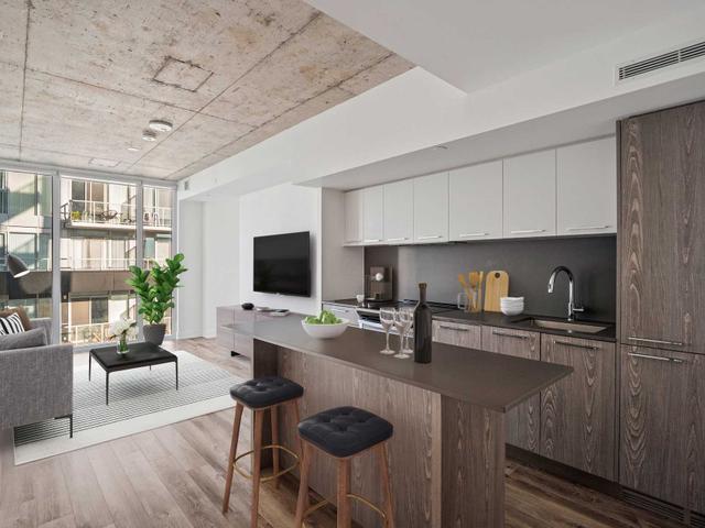 1301 - 15 Baseball Pl