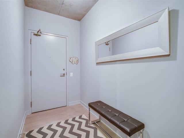 401 - 319 Carlaw Ave