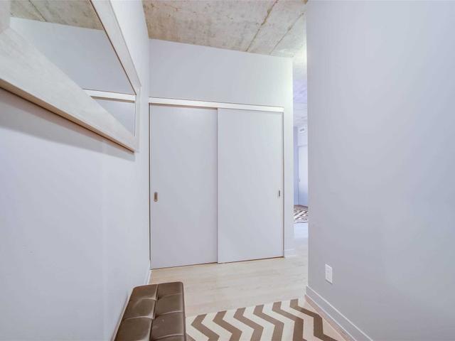 401 - 319 Carlaw Ave