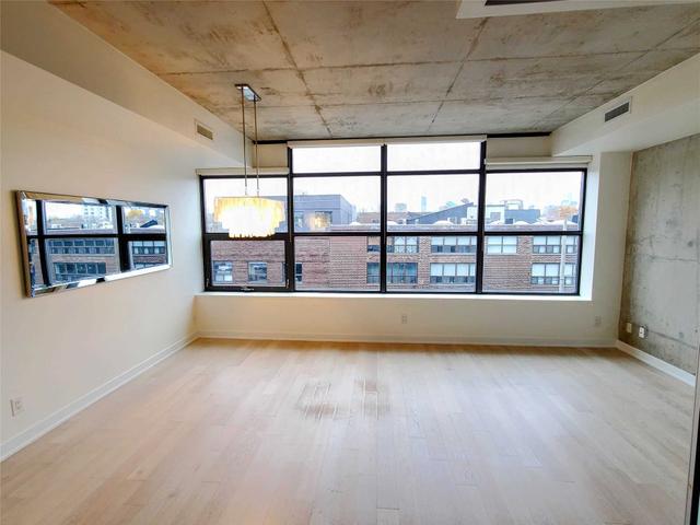 403 - 319 Carlaw Ave