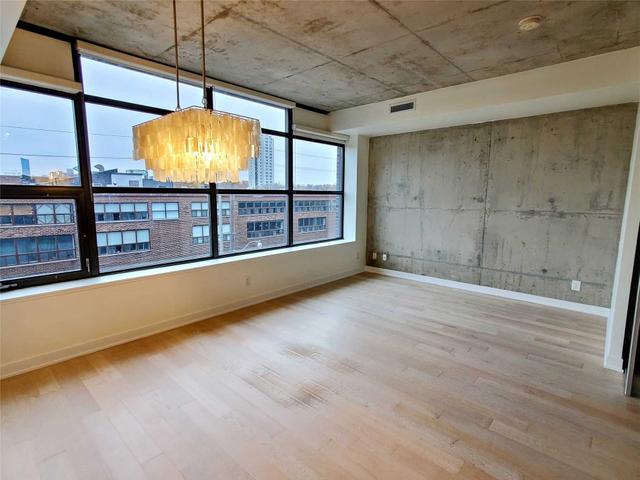 403 - 319 Carlaw Ave